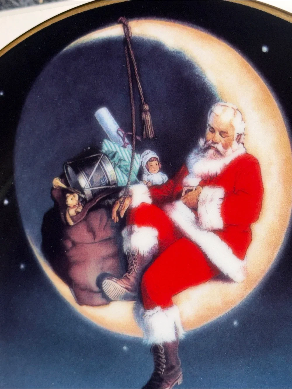 Avon 1998 Santa on Moon Holiday Plate – 22k Gold Rim